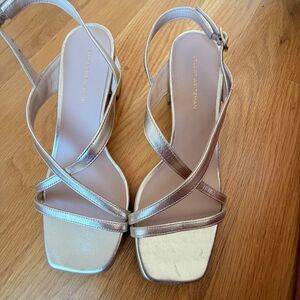 Stuart Weitzman Gold Heels – Size 7.5B